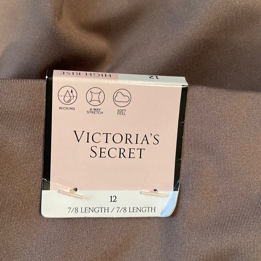 NWT Victoria’s Secret Love Cloud Crossover Leggings - Picture 15 of 15